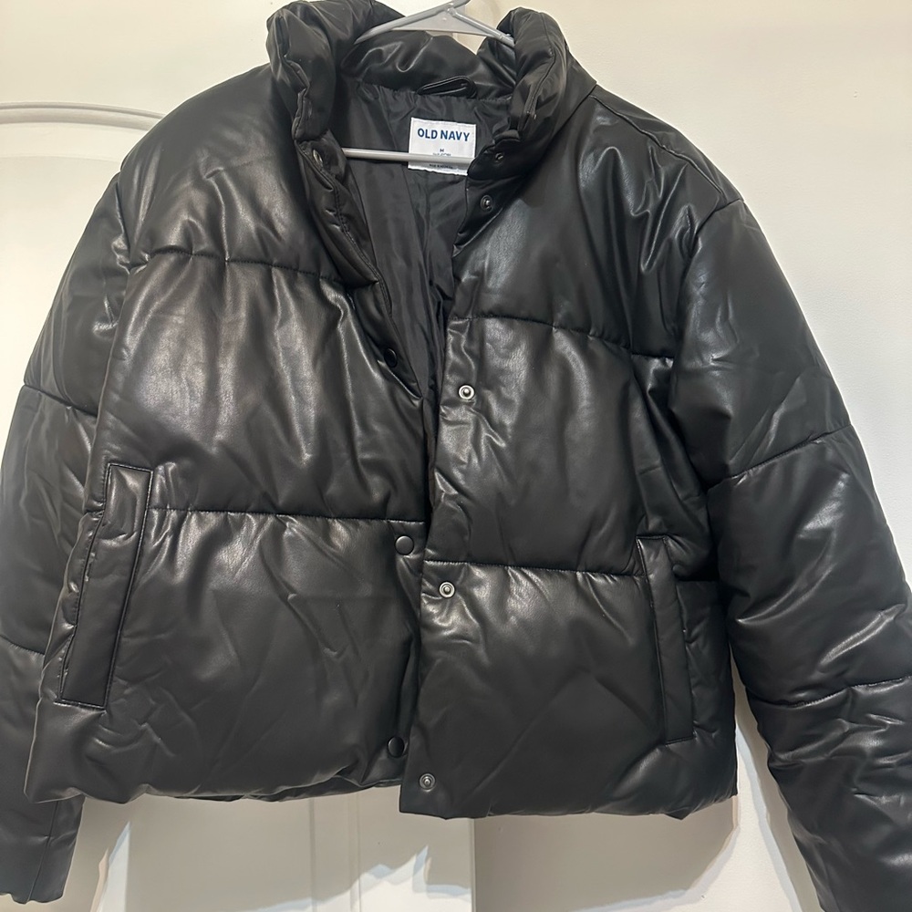 Women’s Old Navy faux leather puffer jacket
Excellent condition. Worn once